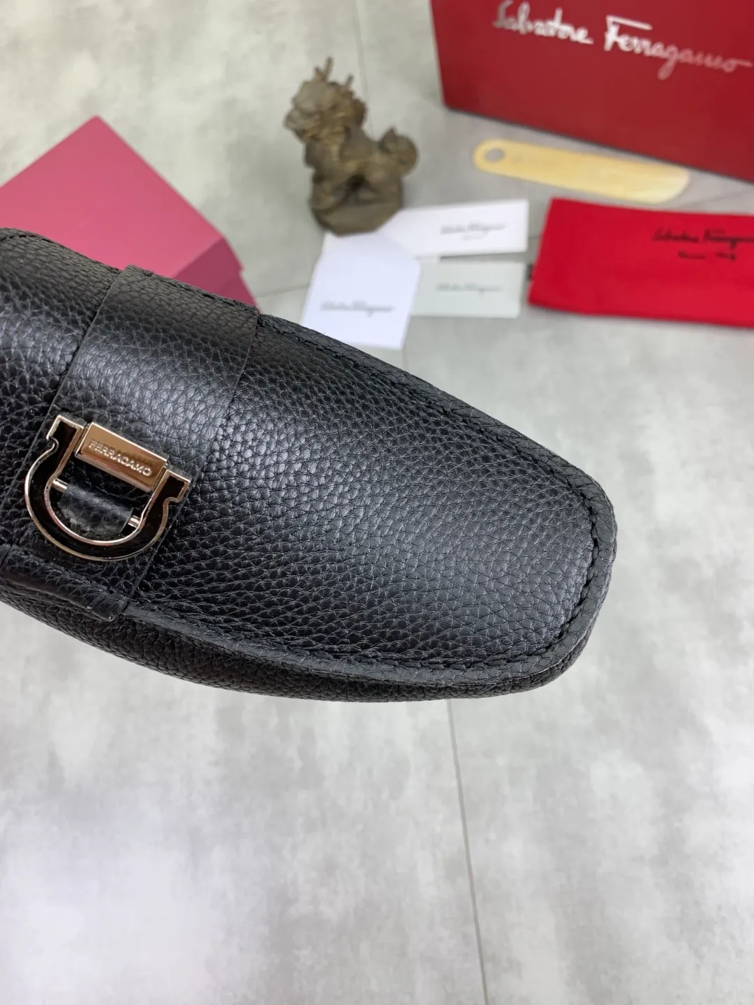 Men's shoes 💰P542 New model, high quality [Ferragamo/Ferragamo] Latest lazy slip-on shoes Original imported calfskin, imported cowhide lining + original luxury metal buckle + original combination outsole Comparison without pressure Code number: 38-45